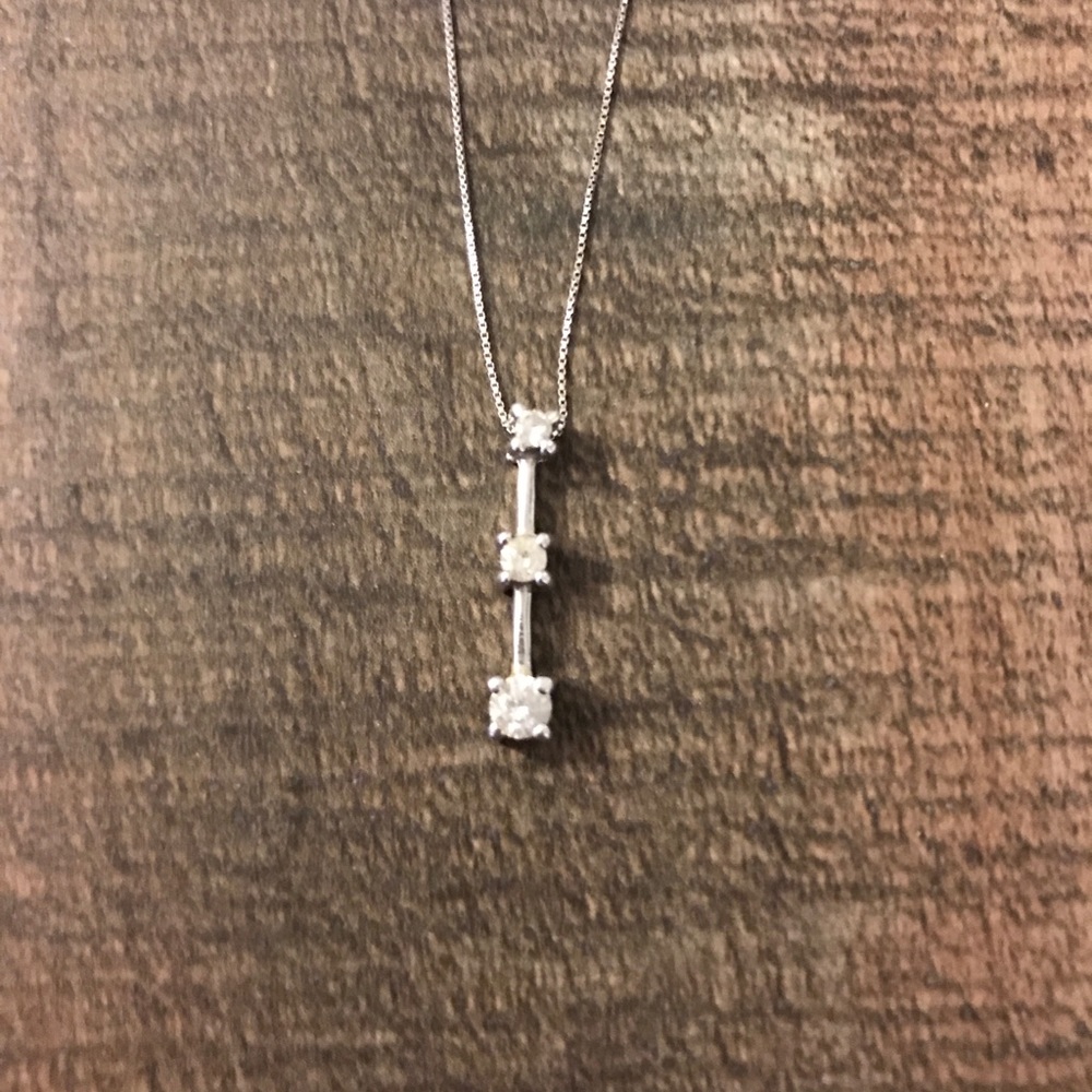 Kay’s 3 diamond necklace